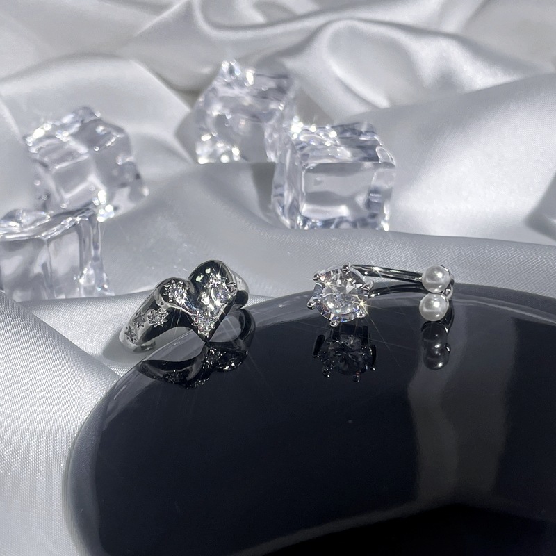 A simple and sweet love for the heart zircon pearl open ring. A woman's exquisite layering of an Instagram niche, delicate and cold style ring details Picture