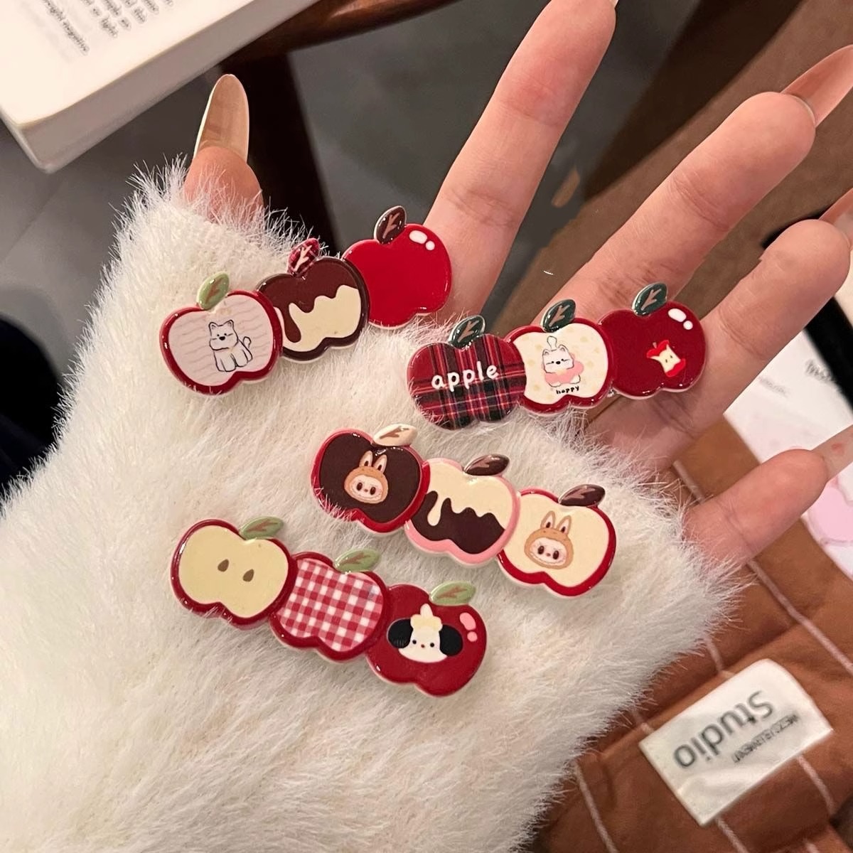 Cute red apple hair clips, cartoon broken hair clips, girlish side clips, versatile hair accessories, headwear clips, hair clips full figure