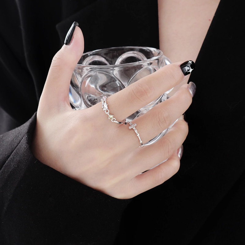 A niche design sense chain color zircon ring, unique and versatile on Instagram, simple and open cross food ring trend Specification drawing