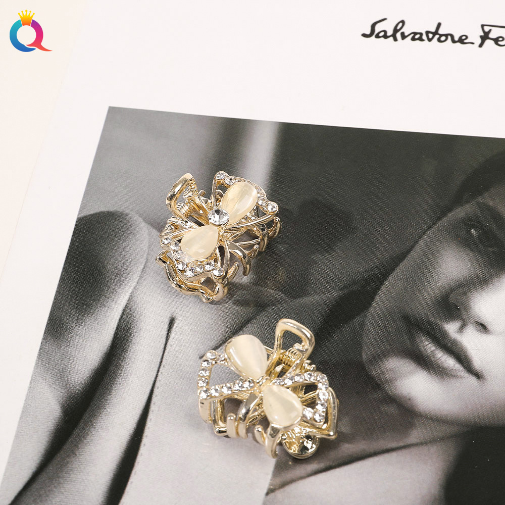 Qiyue Cross-border ins Metal Small claw clips, cat's eye stone butterfly hair clips, bangs clips, broken hair clips and hair accessories wholesale Application Scenario