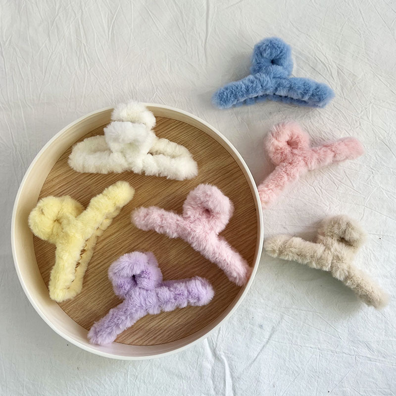 Rabbit-like plush hairpin, Han Guo autumn and winter fur hairpin, back of the head updo hair, shark hairpin, hair accessory wholesale details Picture