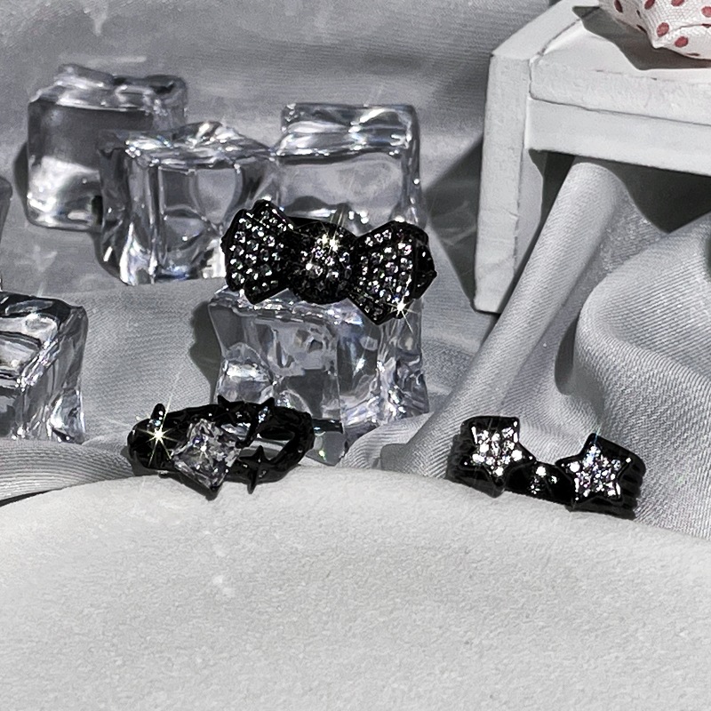 European and American punk retro dark star-shaped opening ring bow, a niche full-diamond light luxury and cool style index finger ring details Picture