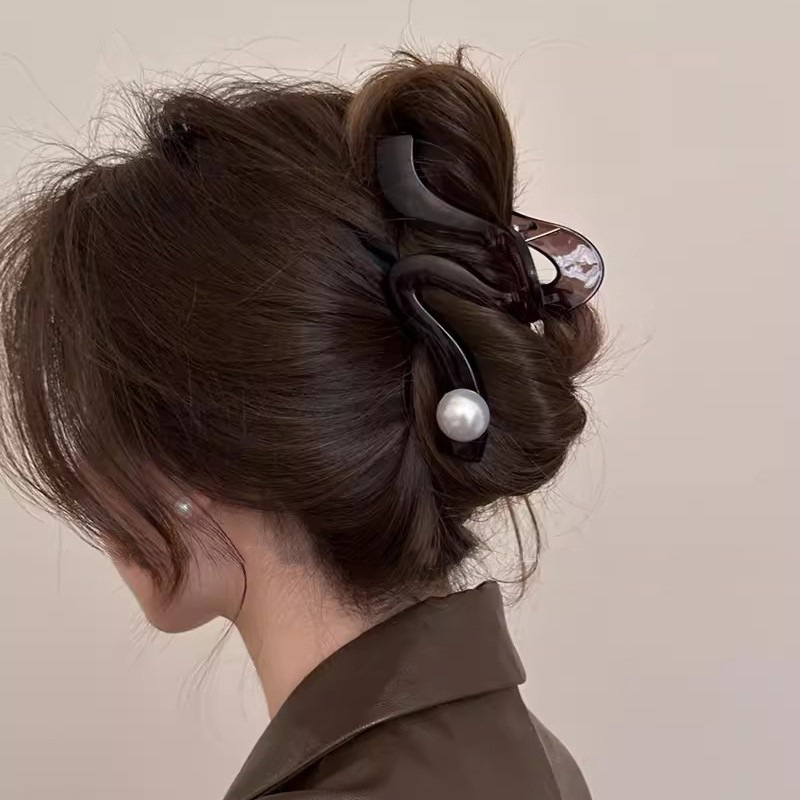 Wavy pearl large scratch-off hair clip for women at the back of the head, Spring and summer new style, ins style, high-end shark clip full figure