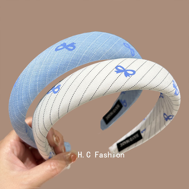 Simple fabric bow print headband, fashionable and fresh headband for commuting, versatile and elegant headwear and hair accessories wholesale Application Scenario