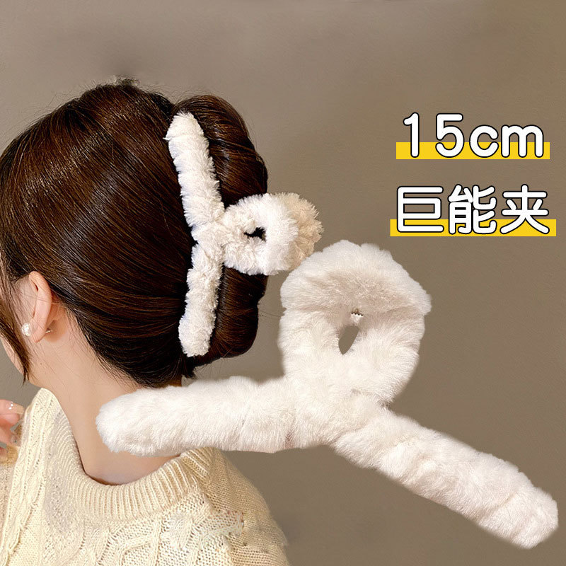 15cm oversized plush grab clip for women with a large volume of hair, casual style, high-end hairpin, shark clip hair accessory Application Scenario
