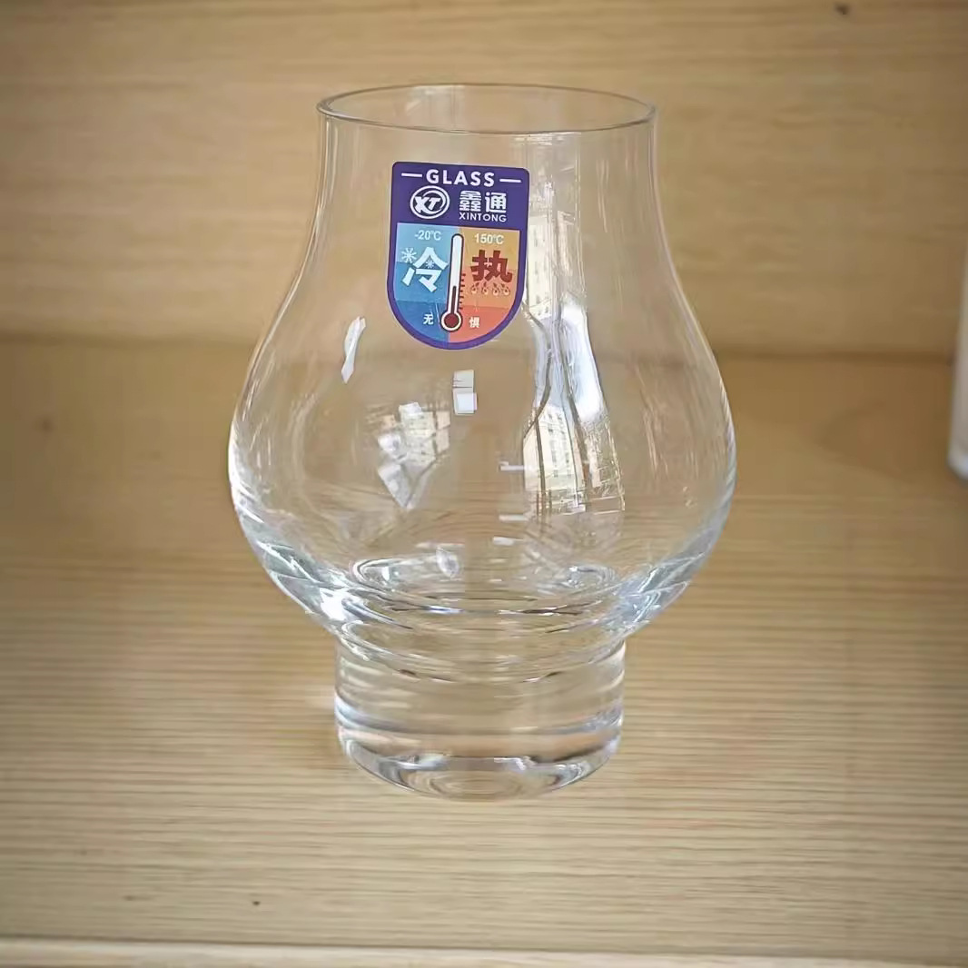 French-style aroma cups, niche private collection of Chinese-style whisky cups, pure drink wine glasses, Western-style wine glasses, glass cups full figure
