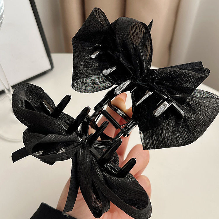 The new trendy hair accessory, mesh bubble bow clip, Korean elegant style, shark clip, high-end feel Application Scenario