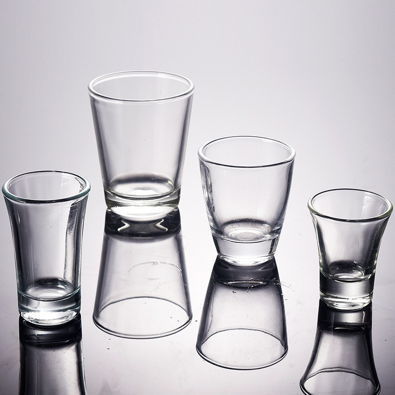 Glass wine glass set: White spirit glass, thick-bottomed wine glass, transparent small glass cup that can be used as LOGO, spirits glass, one-sip glass Application Scenario