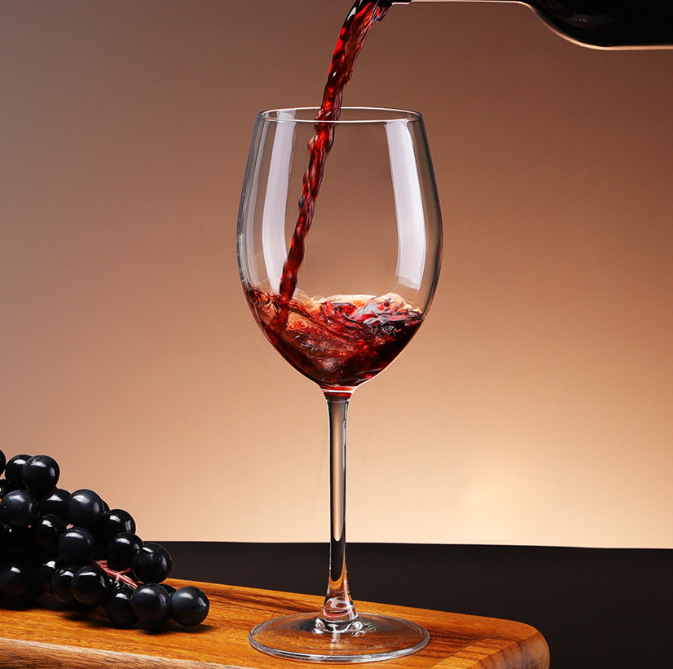 High-footed crystal red wine glasses, KTV, hotel and club red wine glasses, wine glasses, champagne glasses, high-footed glasses Application Scenario