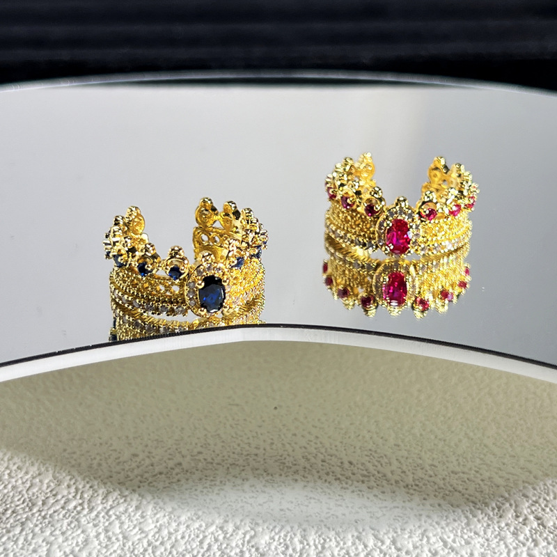 The antique style hollowed-out lace crown ring of the colored gemstone series is a retro, light luxury, high-end texture, versatile and niche ring full figure