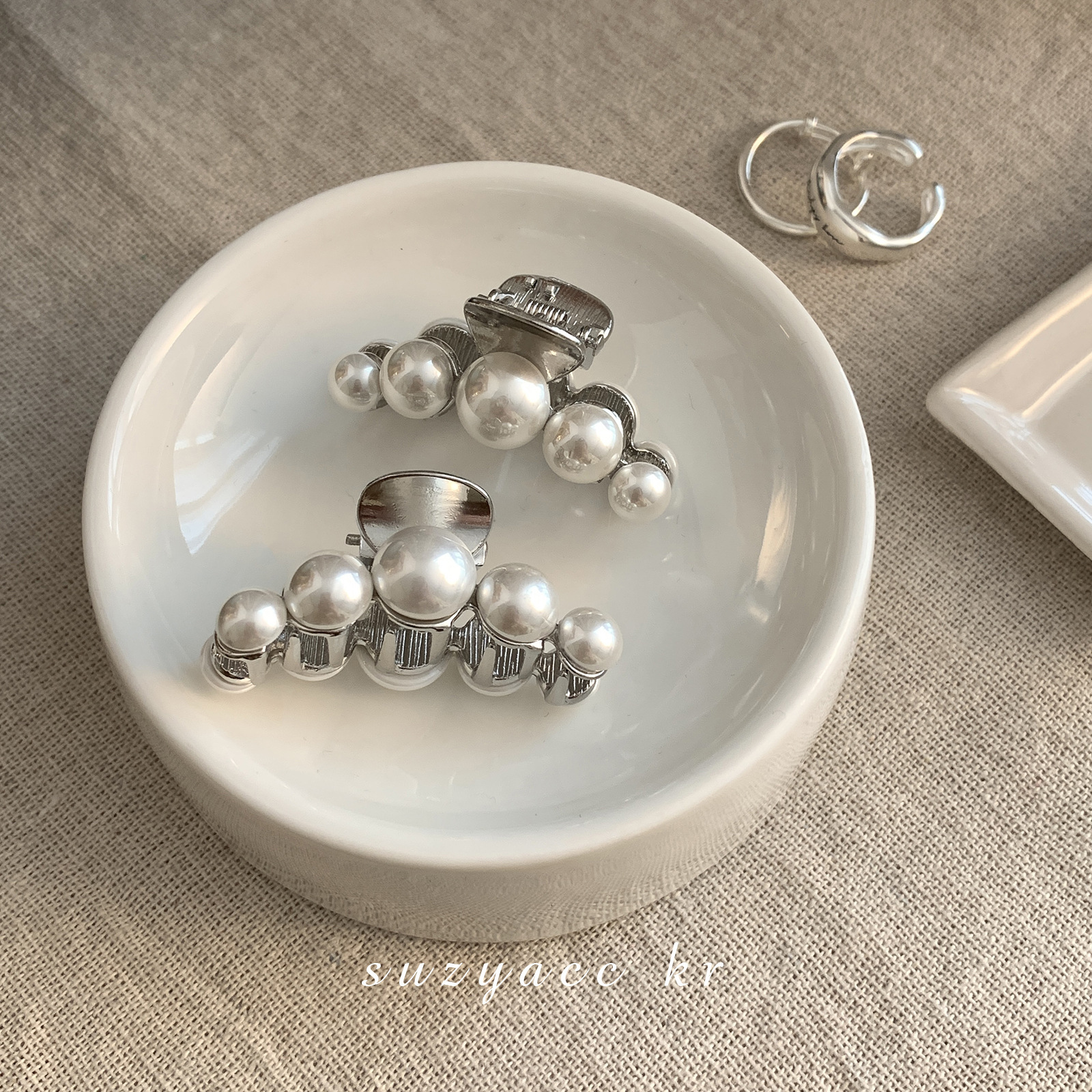 Pearl Mini Grab Women's 2025 new style, elegant bangs clip, princess hair clip, semi-tied hair clip, exquisite headwear details Picture