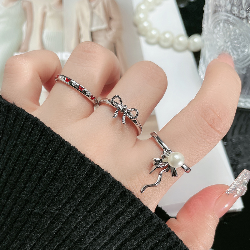 Simple and plain circle, bow, ribbon and pearl ring, adjustable for women, versatile, unique, high-end and elegant ring full figure