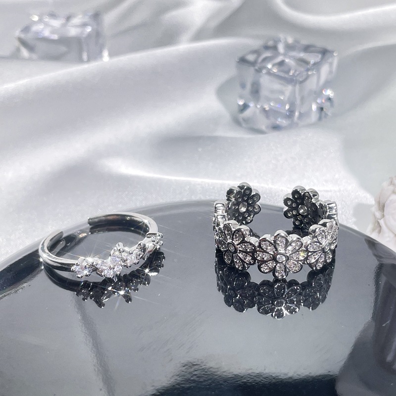 A high-end butterfly flower, full diamond zircon open ring, a female Daisy, gentle and elegant, light luxury and niche design ring Specification drawing