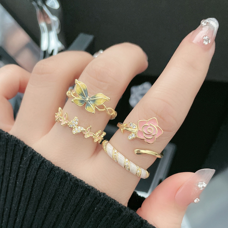 French niche retro sweet and cool butterfly opening ring, a fashionable rose-patterned glaze ring accessory that makes women look fair and elegant Specification drawing