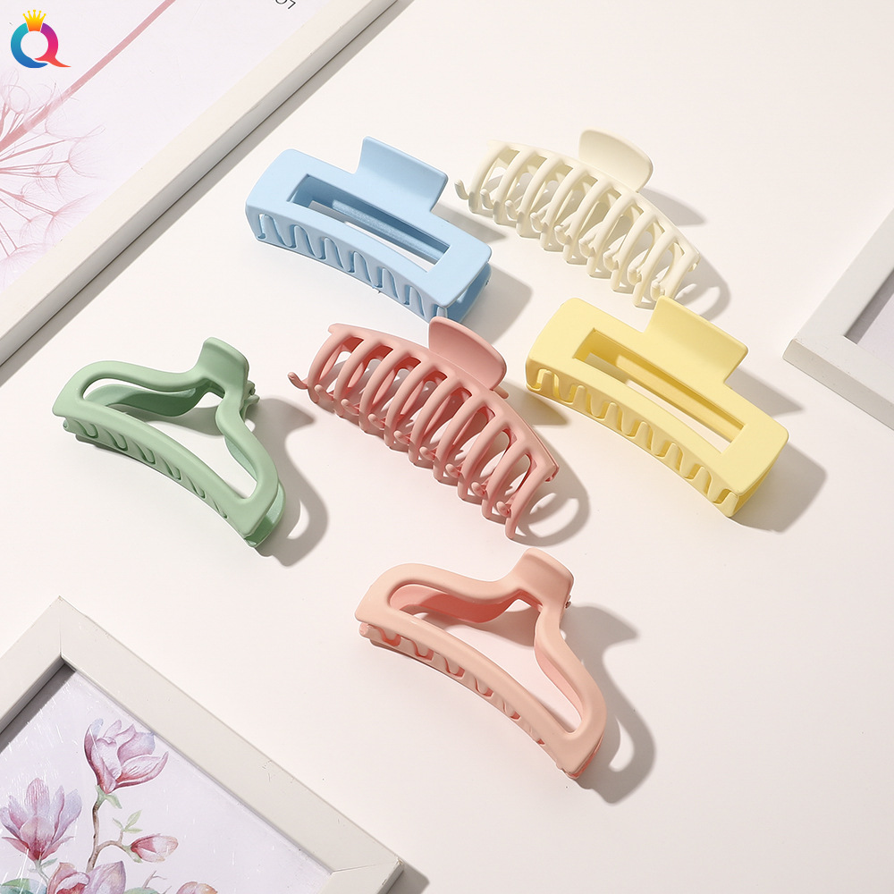The Qiyue Korean macaron-colored hair clip is super ethereal and sweet. The back of the head is a simple hairpin and a shark clip headwear details Picture