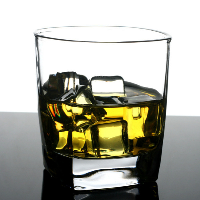 Thickened square glass cups, simple and transparent household water cups, tea cups, whisky cups, wholesale bar beer mugs Application Scenario