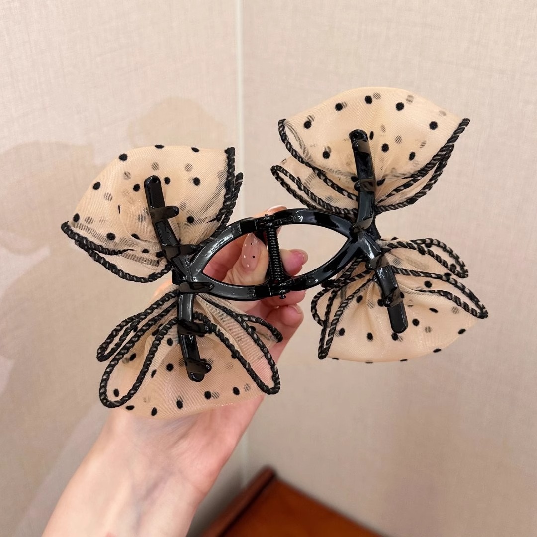 2025 New shiny bow polka dot mesh bubble gripper, high-end back gripper Application Scenario