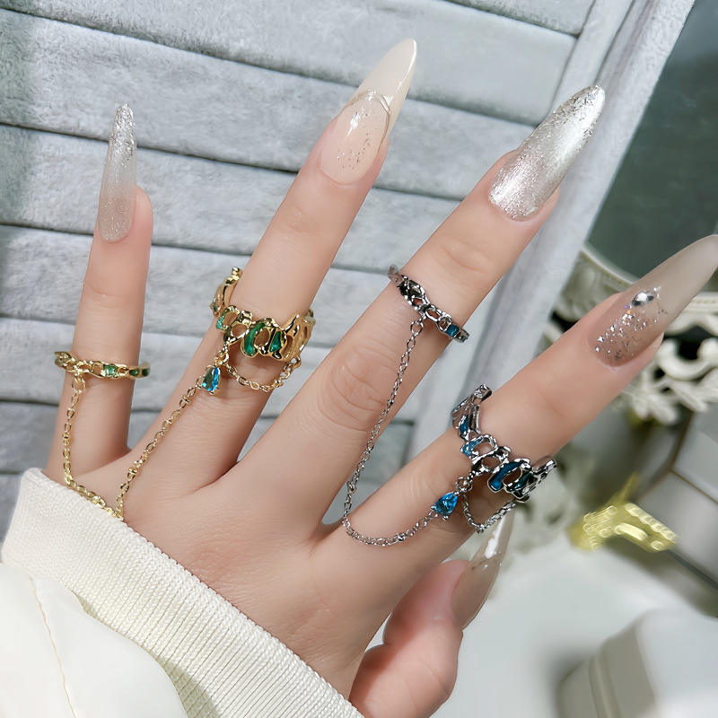 Personalized irregular tassel chain one-piece double ring women's simple and fashionable pleated unique design sense ring details Picture