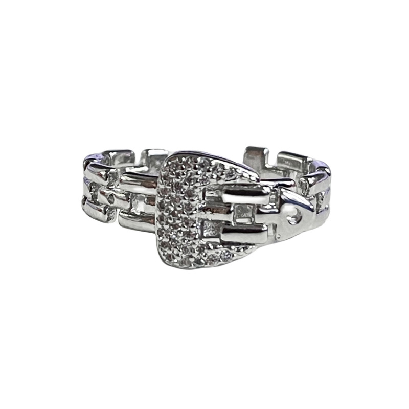 A new ring with a niche design sense, exuding a high-end feminine charm and a sweet and cool style for a socialite. It's a trendy accessory with a cold style on Instagram Item Picture