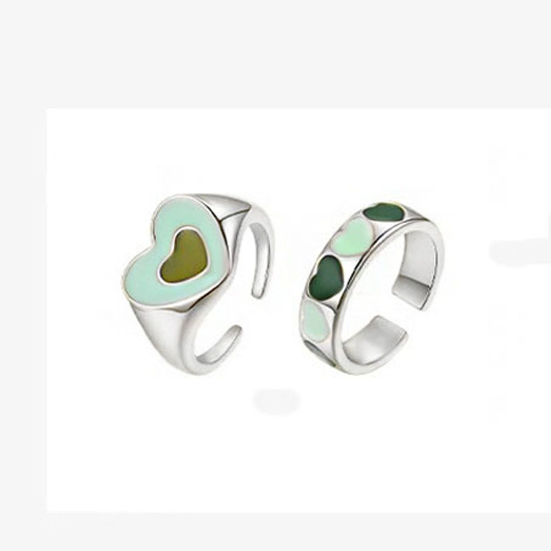 Sweet and cool style heart-shaped opening ring, a niche design for women, a high-end ring with a fashionable and individual green index finger ring set Application Scenario