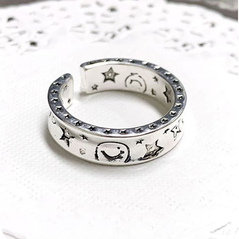 Graffiti star ring, female Instagram, cold style, high-end, individual, cool, retro hip-hop, smiling face, open mouth to eat the ring Application Scenario