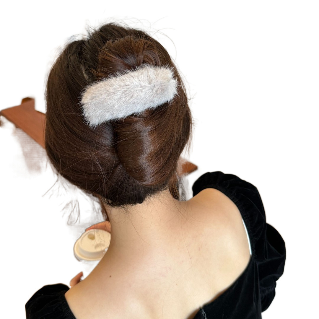 Maillard style plush hair clips, retro furry twist clips, back head plate straight clips, new spring and summer hair clips Item Picture