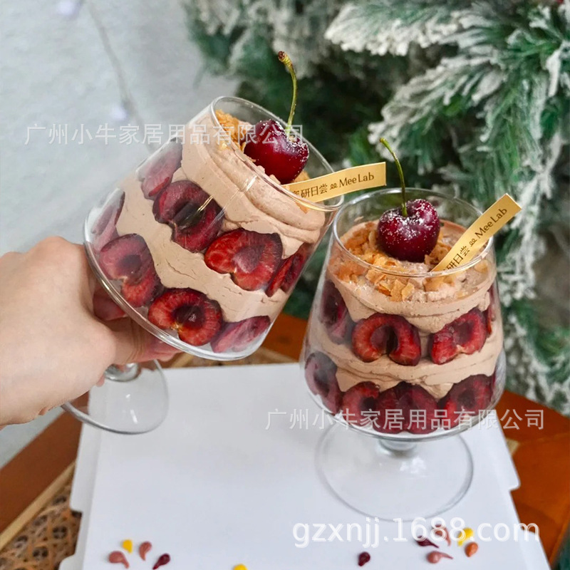 Dessert strawberry cake, short cup, mousse dessert cup, Valentine's Day cherry wine glass, ceremonial glass cup details Picture