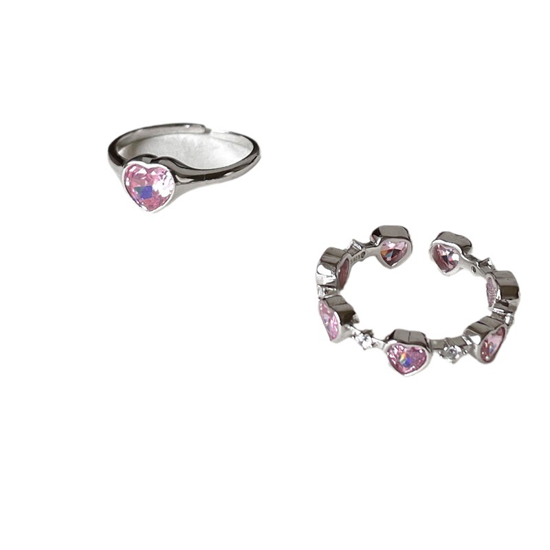 The ring is a niche design for women, with a sweet, cool and high-end feel. It is a heart-shaped zircon index finger ring, an ins light luxury and unique open-mouth eating ring Item Picture