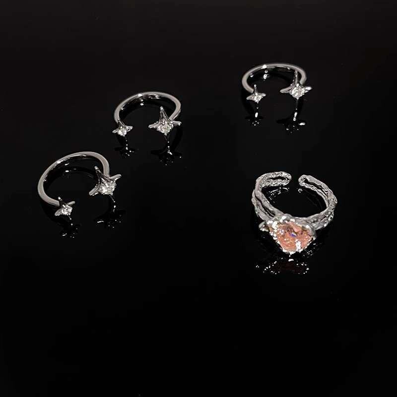 The pink heart-shaped zircon starlight ring is a unique and exquisite index finger ring designed by a Korean Internet celebrity. It is a light luxury open-top ring Specification drawing