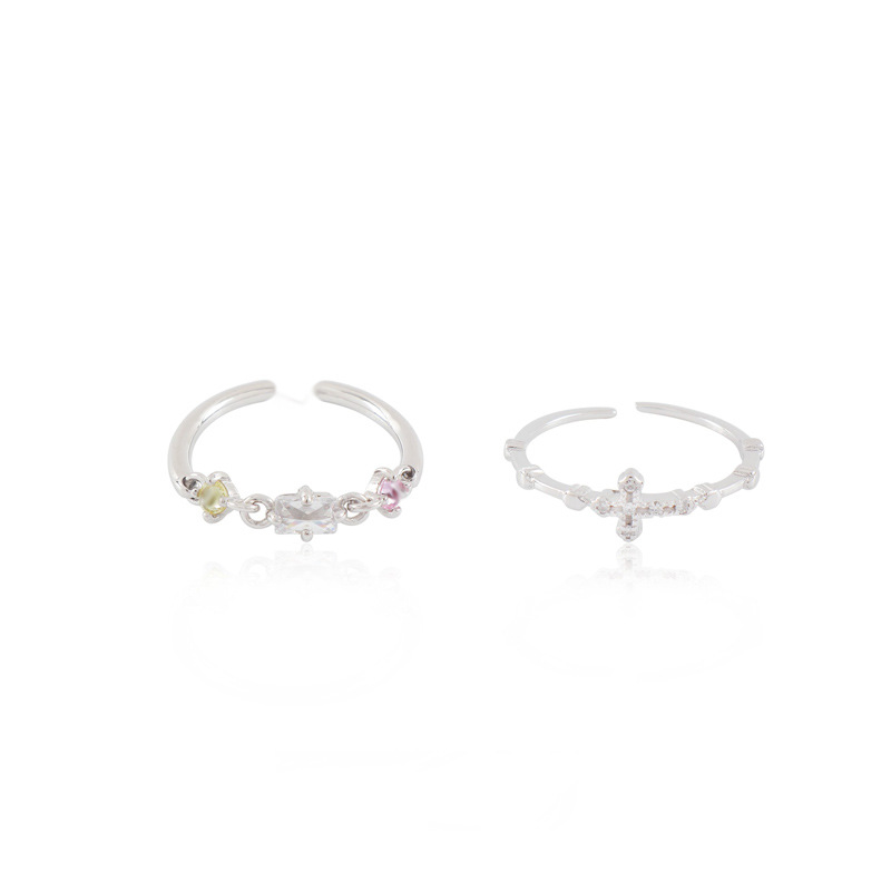A niche design sense chain color zircon ring, unique and versatile on Instagram, simple and open cross food ring trend Application Scenario