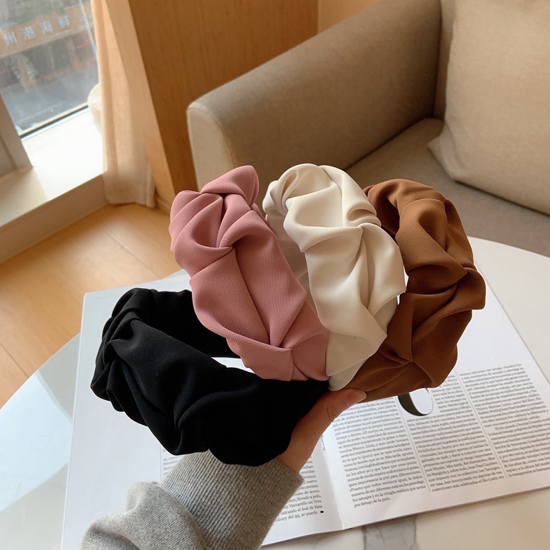 Korean wide-edge fabric hairband, women's height-increasing pleated headband, facial hair accessory, 2025 new style hairpin, high top headband Application Scenario