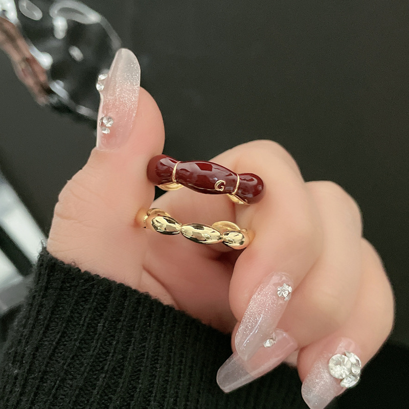 A new retro red drip glaze open ring with a niche design for women, a cold style index finger ring, and a retro Hong Kong-style ring Specification drawing