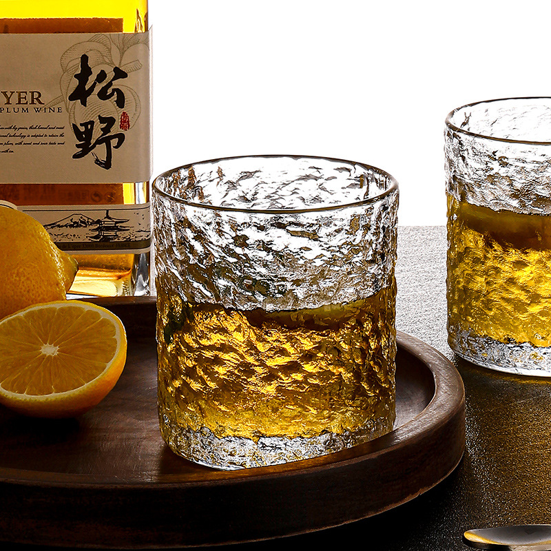 Glacial patterned glass cups, high-end hammer patterned glass water cups, juice drink cups, bar whisky ice hockey glasses Application Scenario