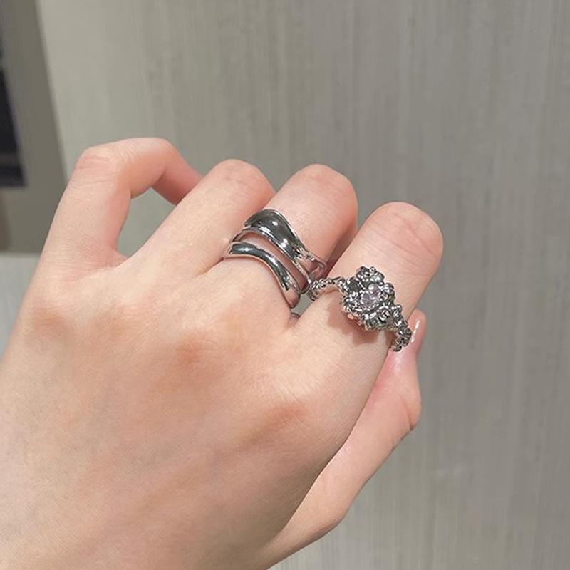 Lava irregular pleated open ring, a unique and unique design for women, a fashionable Instagram cold style index finger ring full figure