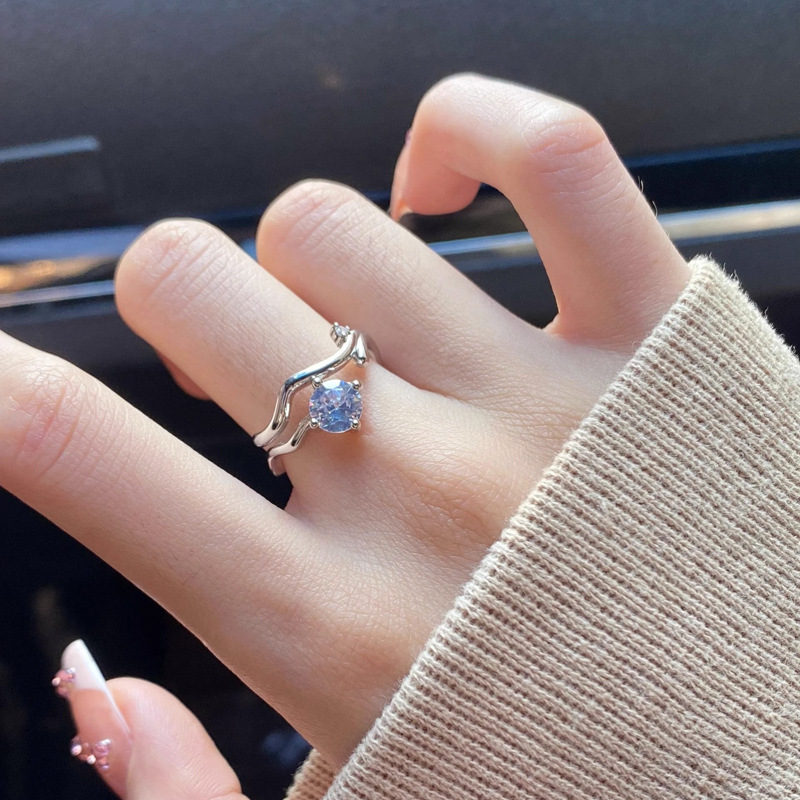A simple and individual zircon ring wrapped around a branch for women, an Instagram personalized jewelry accessory with a niche design and a high-end feel Application Scenario
