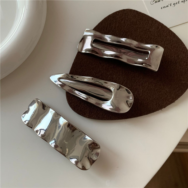 Silver metal wavy hair clips, Korean retro high-end hairpins and hair accessories, bangs clips, ins cold style side clips full figure