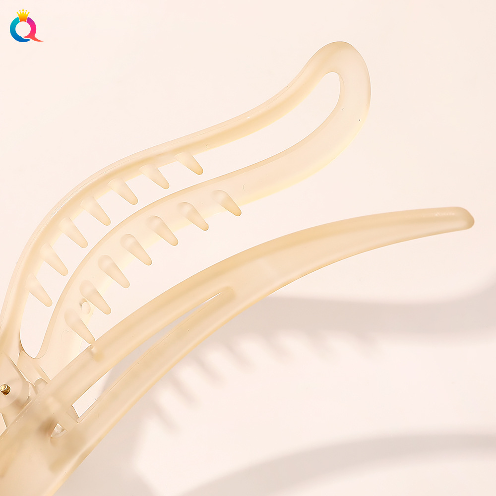 Qiyue Korean-style hairpin with a simple design, matte duckbill hairpin, back head plate hairpin, hair accessory shark hairpin Application Scenario
