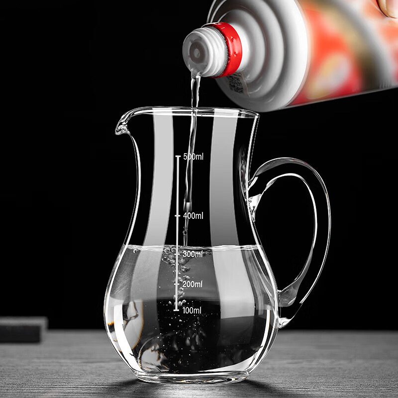 Thickened white spirit wine dispenser set, commercial 100ml graduated wine dispenser, wholesale red wine and spirits glass decanter Application Scenario