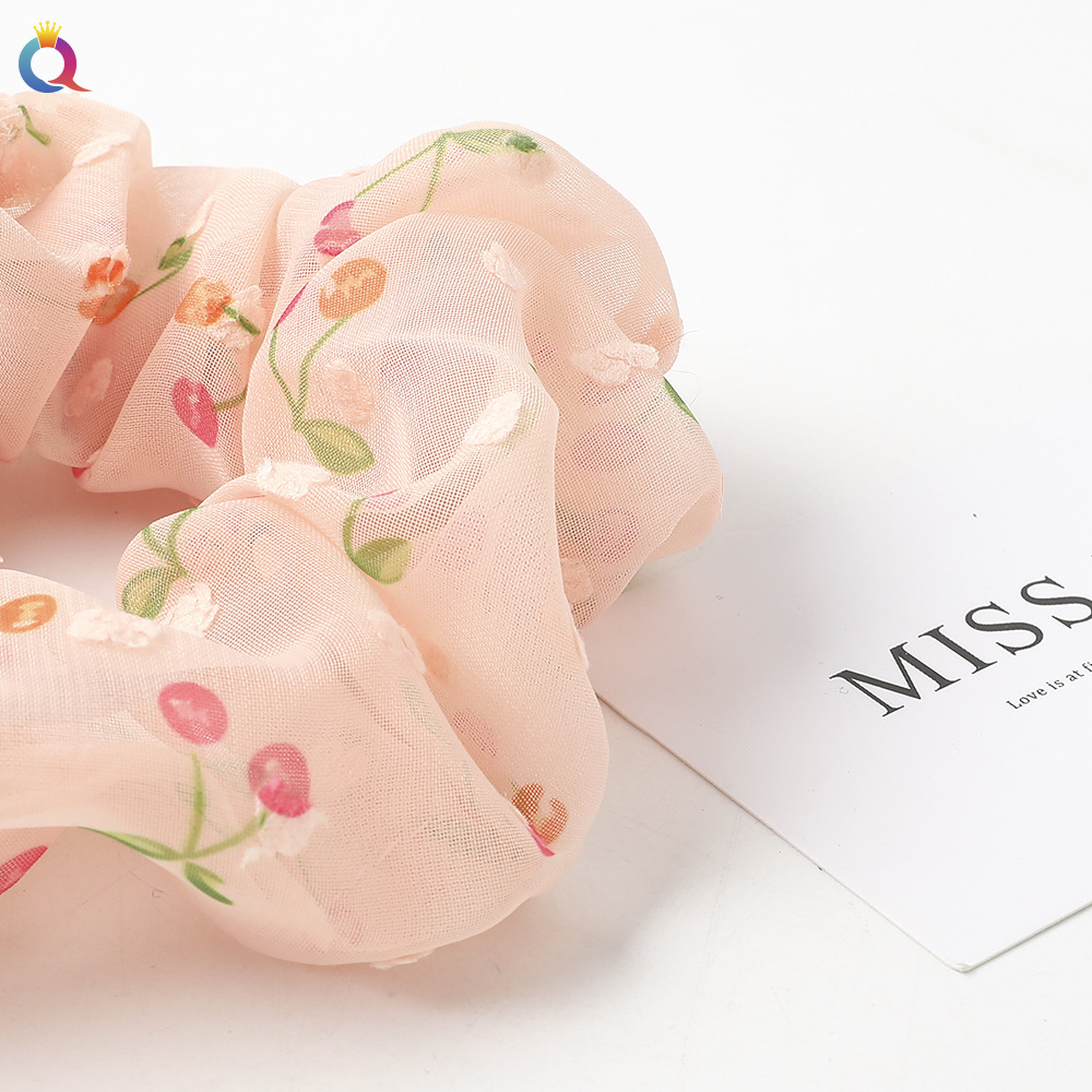 The cute cherry-shaped large intestine hair tie of the Qiyue girl is super sweet. It features a chiffon mesh printed hair tie with a ponytail and a large intestine hair tie headwear Application Scenario
