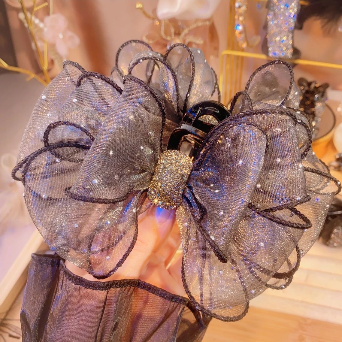 2025 New Starry Sky Mesh water diamond bow clip, large double-sided shark hairpin, ins style, high-end feel Application Scenario