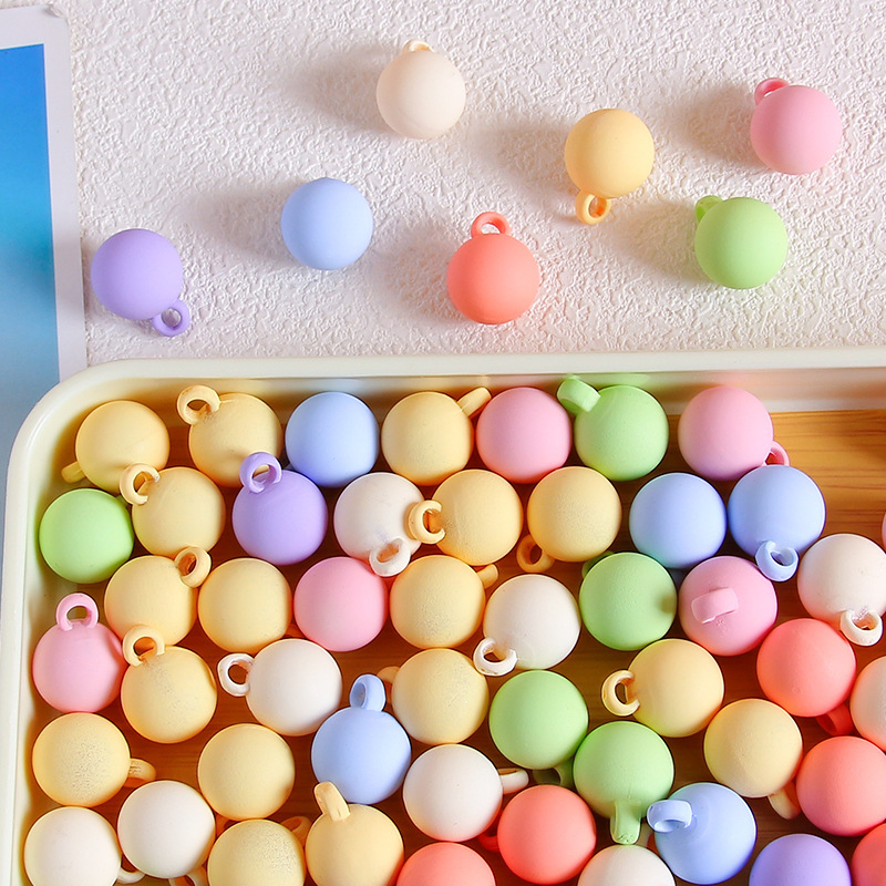 Wholesale of rubber-colored acrylic beads, 16mm macaron loose beads, hand-strung keychains, pendants, DIY accessories Application Scenario