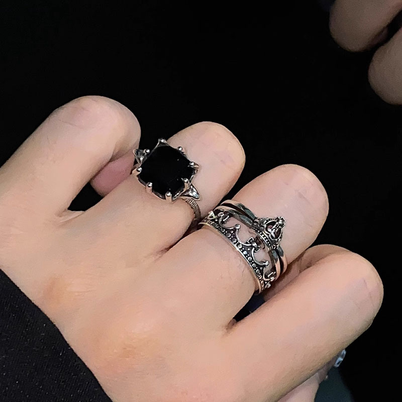 Dark retro aged zircon ring, female hip-hop Instagram style, fashionable and individual, niche design sense, open-mouth eating ring full figure