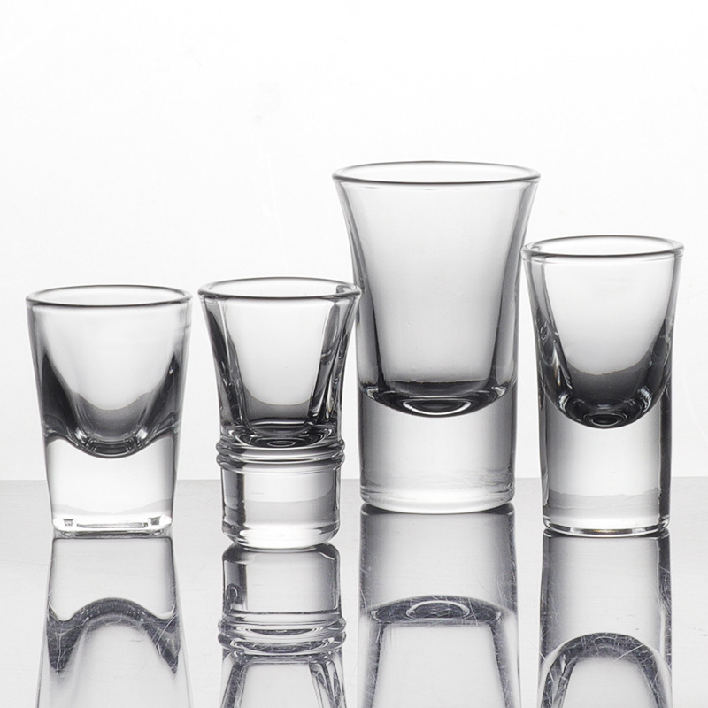 Wholesale commercial white spirit cup sets, household one-mouth cups, bullet cups, restaurant and bar commercial two-liang small spirits cups Application Scenario