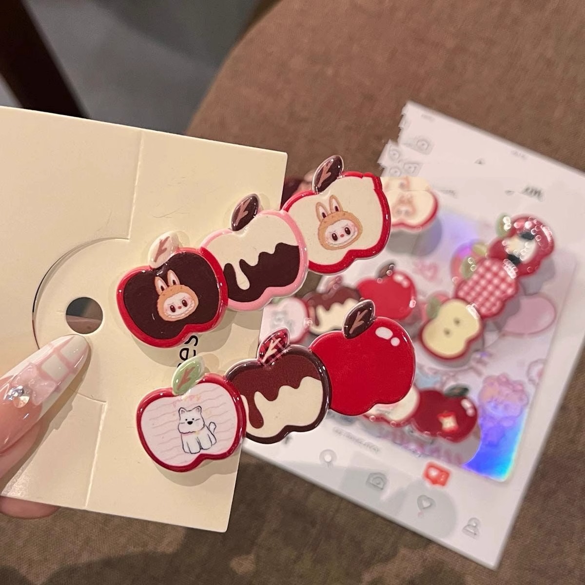 Cute red apple hair clips, cartoon broken hair clips, girlish side clips, versatile hair accessories, headwear clips, hair clips Application Scenario
