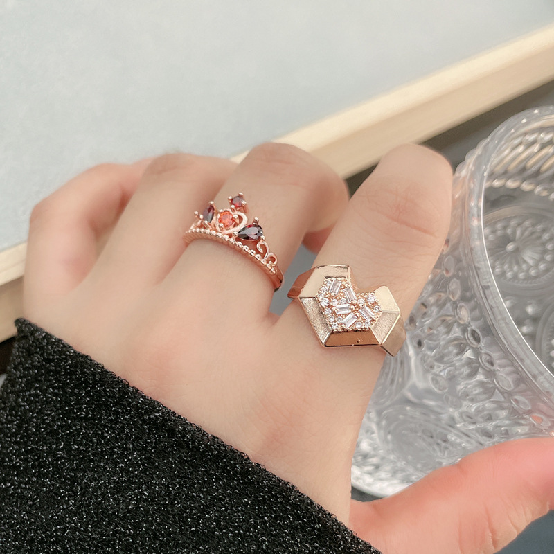 French light luxury exquisite crown open ring for women on Instagram, with a unique and heart-shaped charm. Layered wearing exudes a sense of sophistication and highlights the white ring full figure
