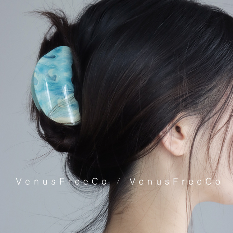 New 2025 ink black, gold and blue starry sky oil painting artistic hair gripper, hair clip, shark clip, back head hair clip Application Scenario