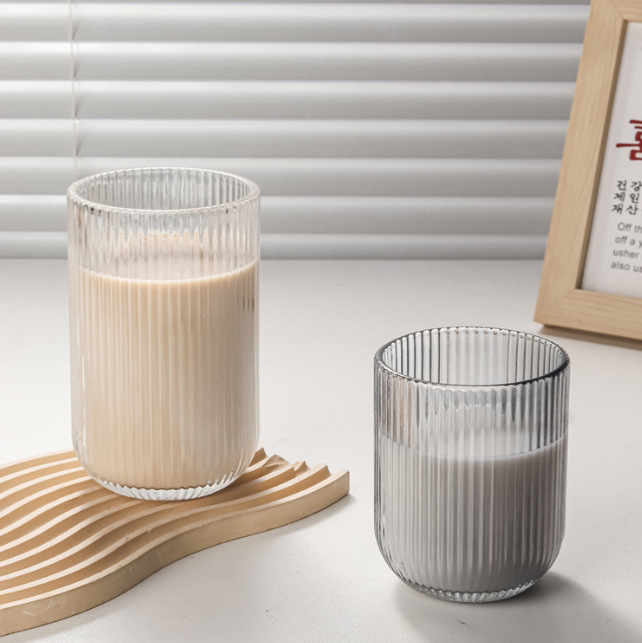 A complete set of European-style low-footed vertical striped red wine glasses, tall glasses, vertical striped glass wide-mouthed ice cream glasses and hotel wine sets Specification drawing
