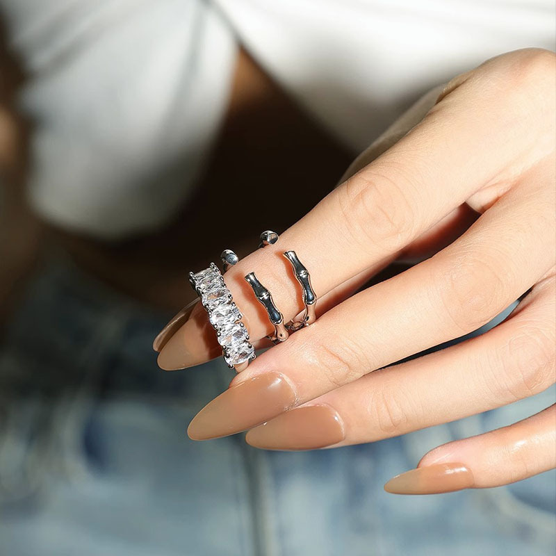 A niche design with a unique and cool style, a detachable open ring for layering, and a high-end full-diamond zircon index finger ring that can be adjusted for women full figure