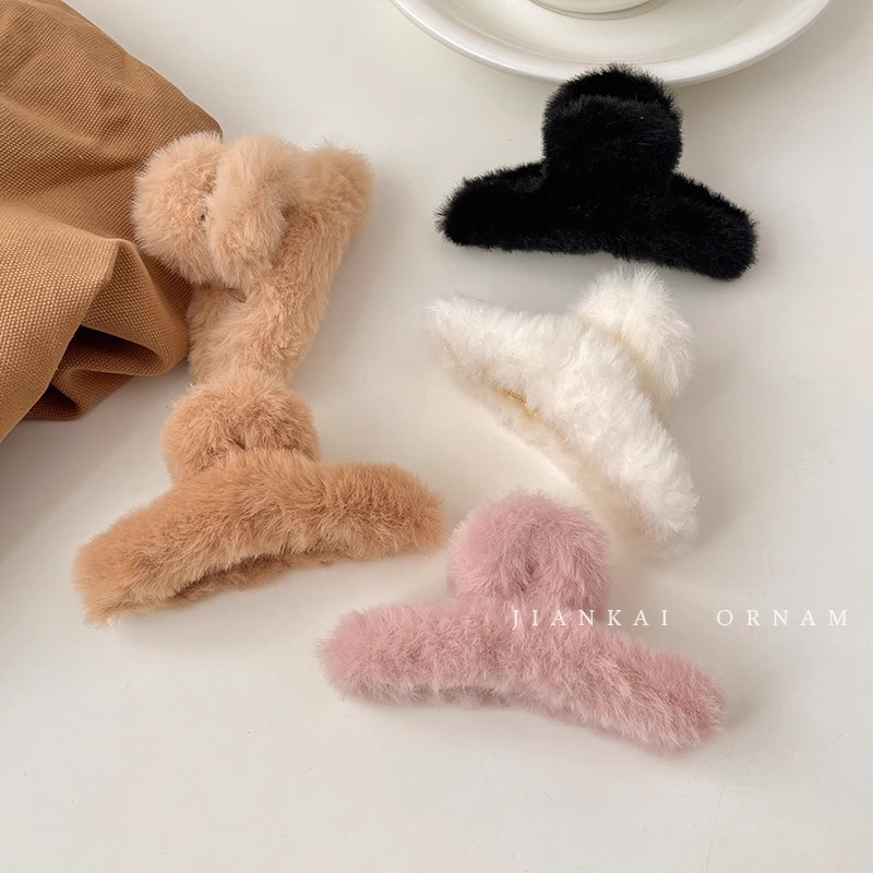 A cute rabbit-like hair clip, a medium-sized hairpin for women, a row of fluffy grabber, a small plush hair clip with the back of the head full figure