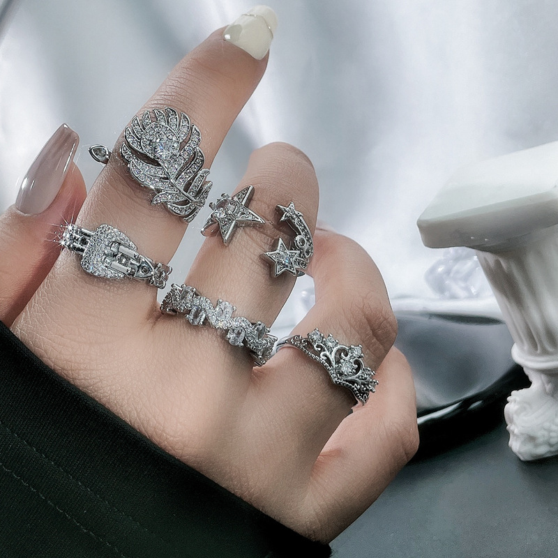 The cool and elegant style of the European and American Instagram, with a star-shaped belt buckle and an open ring, is a niche design for women and a light luxury ring Specification drawing